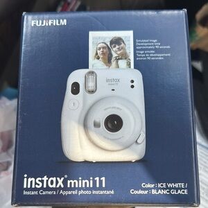 Fujifilm Instax Mini 11 Instant Camera - Ice White